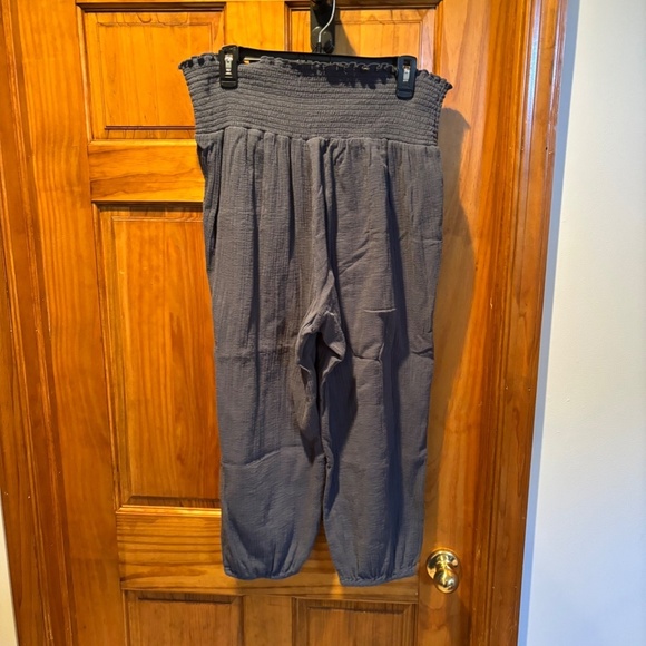 Hatch Gauzy Gaucho Smocked Cropped Pants in Gray Size 4 (XL) - Picture 3 of 6
